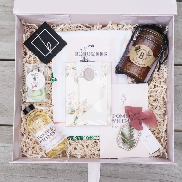 PINK AND IVORY FLORAL GIFT BOX! - Picture 5 of 5